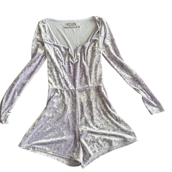 Urban Outfitters Lavender Velvet Long Sleeve Romper S Soft Stretchy Fabric - Picture 2 of 4